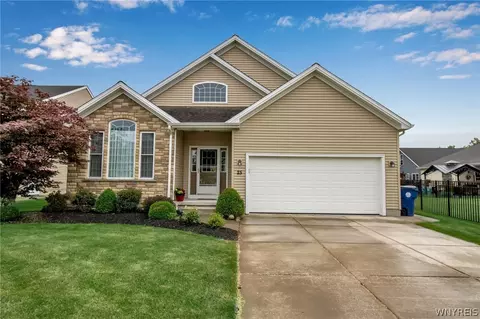 25 Boxelder Ln, Amherst, NY 14228