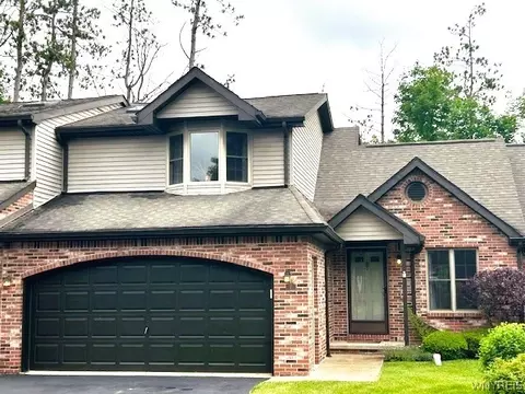 7 In The Woods Ln, West Seneca, NY 14224