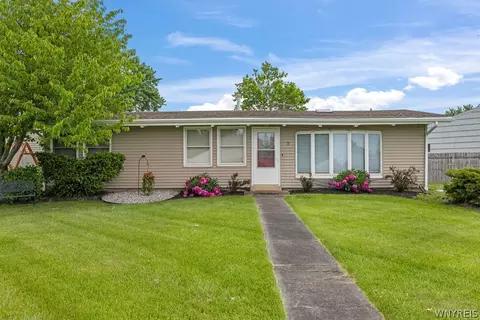 7 Evelyn Ct, Grand Island, NY 14072