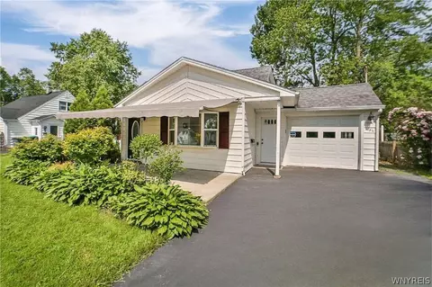 1186 Stony Point Rd, Grand Island, NY 14072