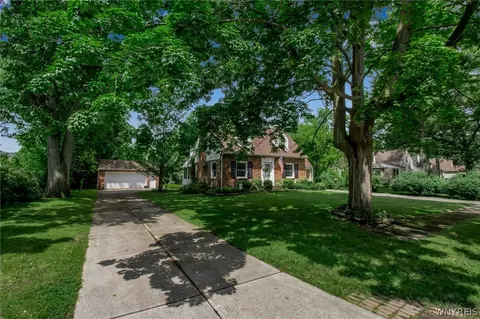 4270 Fireside Dr, Buffalo, NY 14221