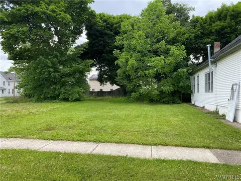 56 Peach St, Buffalo, NY 14204