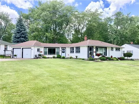 10 Lorfield Dr, Amherst, NY 14226