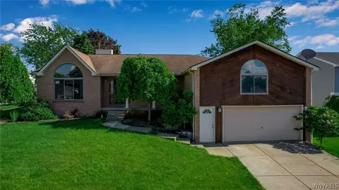 108 Hemlock Dr, West Seneca, NY 14224