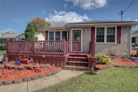 53 Susan Ln, Cheektowaga, NY 14225