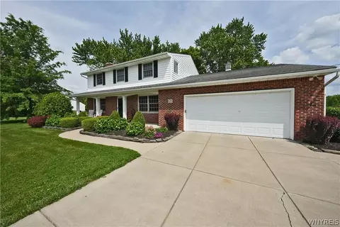 6215 Bunting Rd, Orchard Park, NY 14127