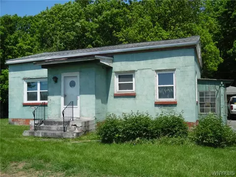 5720 Porter Rd, Niagara, NY 14304