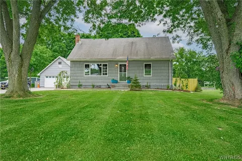 8416 Rochester Rd, Royalton, NY 14067