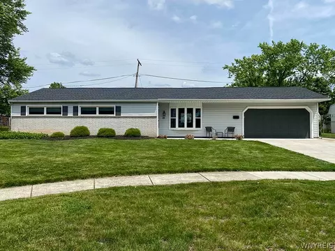 75 Bonita Dr, Depew, NY 14043