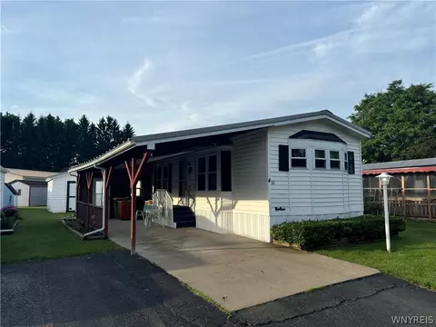 66 Circle Ct, Yorkshire, NY 14009