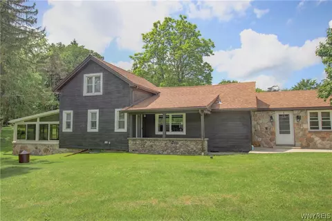 3200 E Blood Rd, Cowlesville, NY 14037