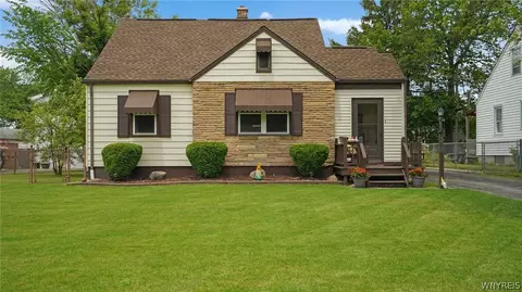 4656 Tomaka Dr, Hamburg, NY 14075