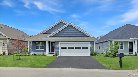 102 Grambo Dr, Lancaster, NY 14086