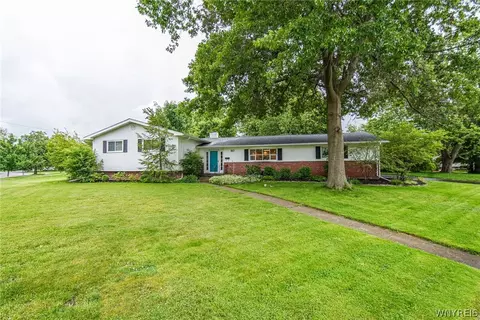 80 Browning Dr, Hamburg, NY 14075