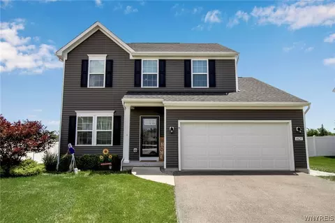 4625 Logans Ln, Hamburg, NY 14075