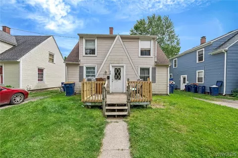 76 Charlotte St, Lockport, NY 14094