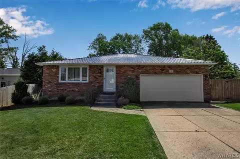 3 Wyndmoor Ct, Depew, NY 14043