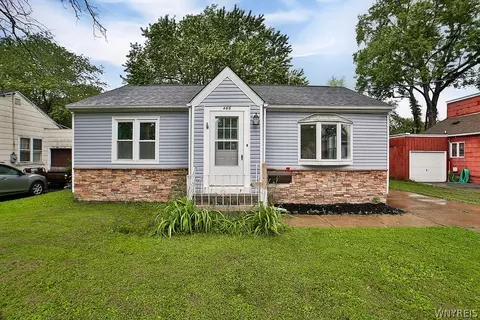486 E Stenzil St, North Tonawanda, NY 14120