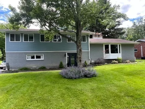 8921 The Fairways, Clarence, NY 14031