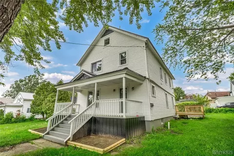 1 Oak St, Hanover, NY 14136