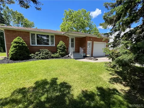 36 Dauer Dr, West Seneca, NY 14224
