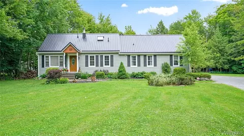 7239 Versailles Plank Rd, Evans, NY 14047