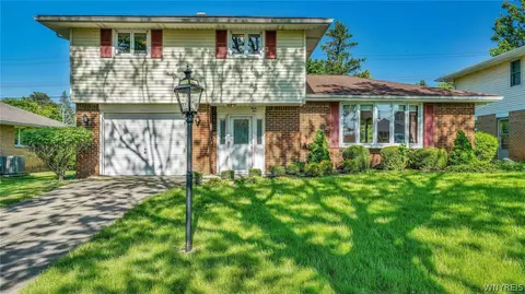 35 Greenhill Ter, West Seneca, NY 14224