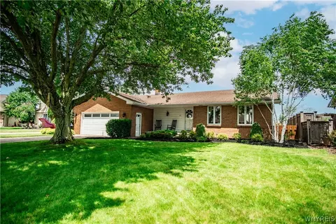 171 Pinewood Dr, West Seneca, NY 14224