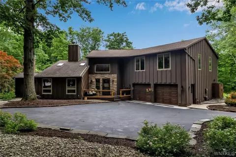 70 Jackman Ln, Elma, NY 14059