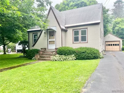 52 Frederick St, Persia, NY 14070