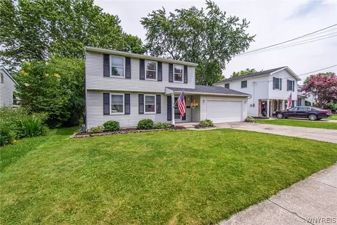 130 Robert Dr, Lancaster, NY 14086