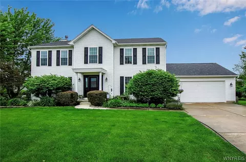 5827 Bradford Ct, East Amherst, NY 14051