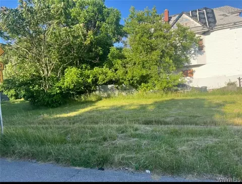 11 Pauline St, Buffalo, NY 14214