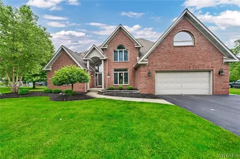 12 Deer Run, Orchard Park, NY 14127
