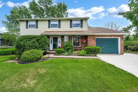 4576 Beach Ridge Rd, Pendleton, NY 14094