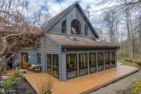 930 Underhill Rd, Aurora, NY 14052