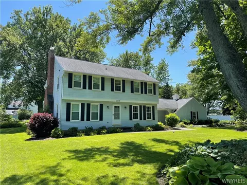 1046 Ransom Rd, Grand Island, NY 14072