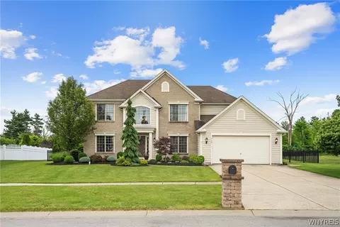 5158 Woodway Ct, Hamburg, NY 14075