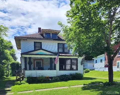 5 1st St, New Albion, NY 14719