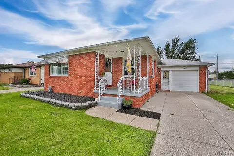 130 Dover Dr, West Seneca, NY 14224