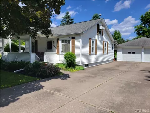 3833 Bates Rd, Ridgeway, NY 14103