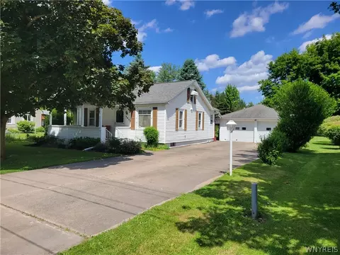 3833 Bates Rd, Ridgeway, NY 14103 photo 2