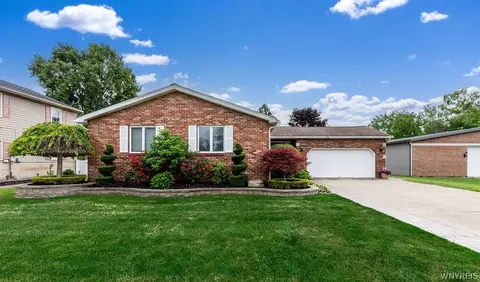 8409 Ziblut Ct, Niagara, NY 14304
