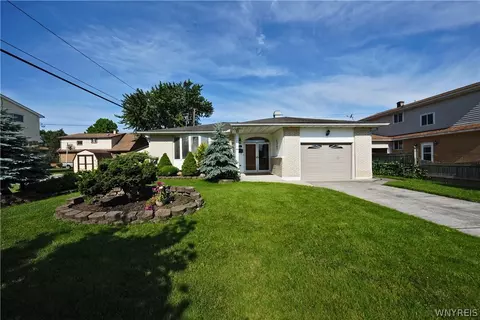 8 Fairoaks Ln, Cheektowaga, NY 14227