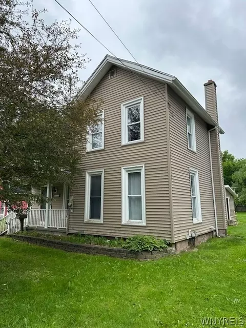 912 Orient St, Shelby, NY 14103