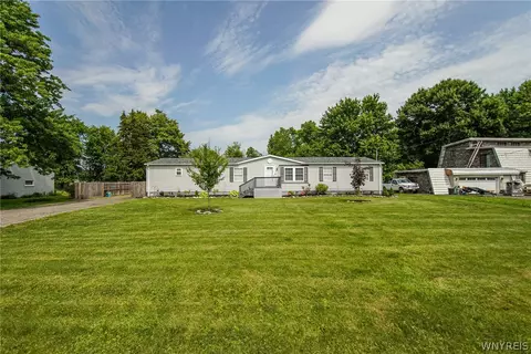 6751 Ward Rd, Wheatfield, NY 14304