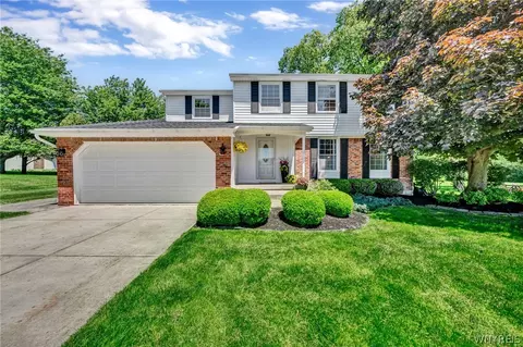 10 Scattertree Ln, Orchard Park, NY 14127
