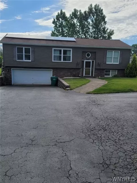 6715 Minnick Rd, Lockport, NY 14094
