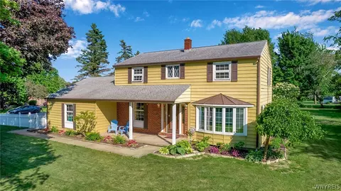 5944 North Dr, Lake View, NY 14085