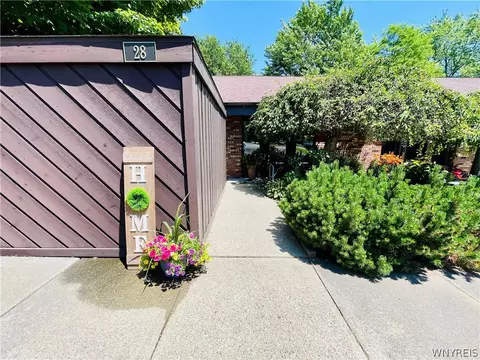 28 Susann Ct, Pomfret, NY 14063